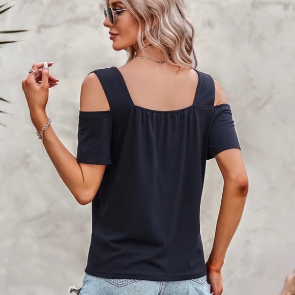 🎉 4X Host Pick 🎉- Criss Cross Cold Shoulder Tee - NWOT - Picture 2 of 7